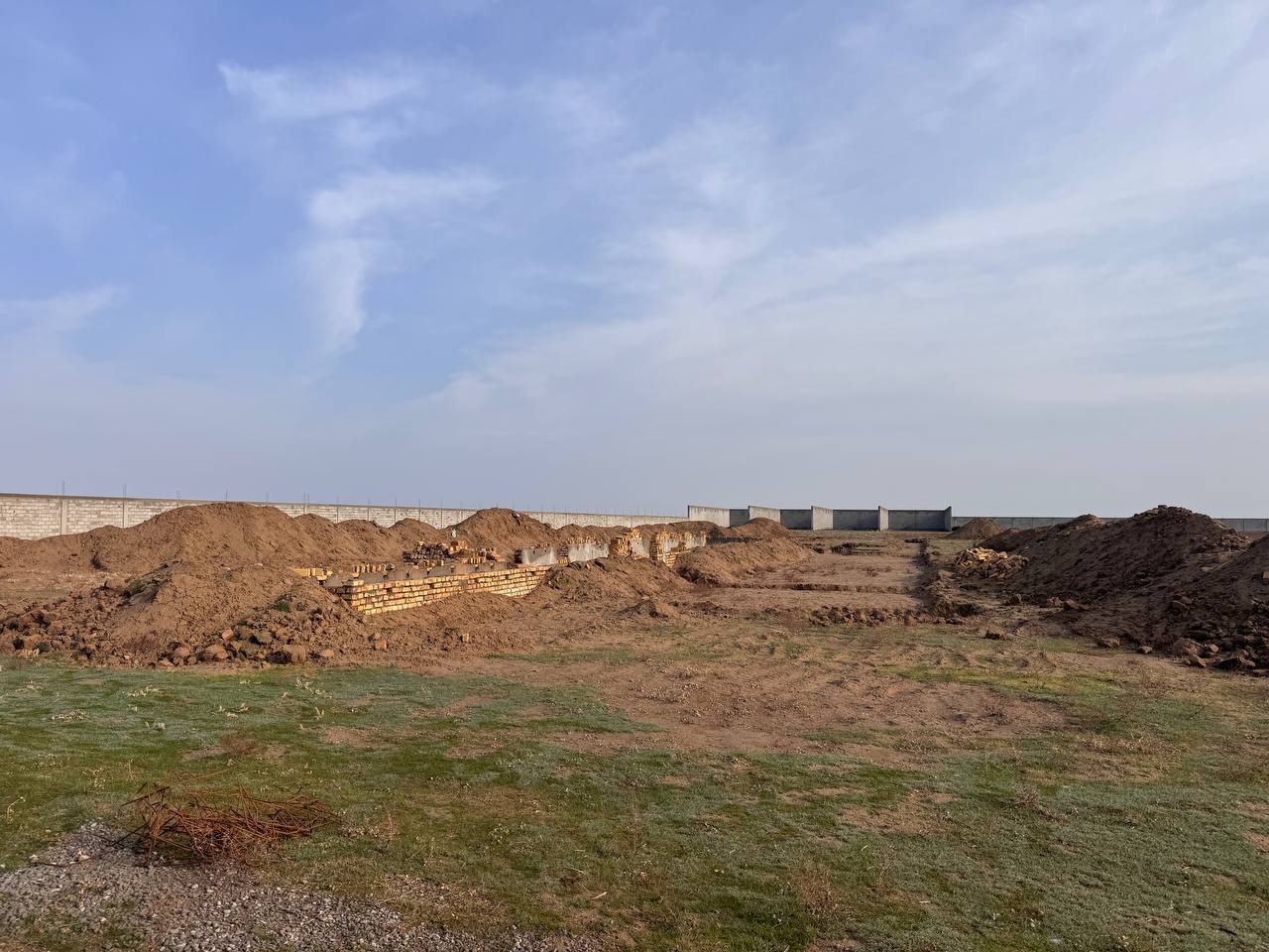 Read more about the article БӘЙДІБЕКТЕ МАҚТА ӨҢДЕУ ЗАУЫТЫНЫҢ ҚҰРЫЛЫСЫ ҚАРҚЫНДЫ ЖҮРГІЗІЛУДЕ