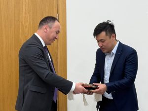 Read more about the article ТҮРКІСТАН ОБЛЫСЫНДА КҮН ПАНЕЛЬДЕРІН ӨНДІРУ ЖОБАСЫ БОЙЫНША КЕЛІССӨЗДЕР ЖАЛҒАСУДА
